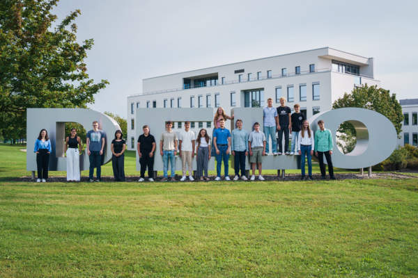Die neuen Auszubildenden und dual Studierenden bei DELO