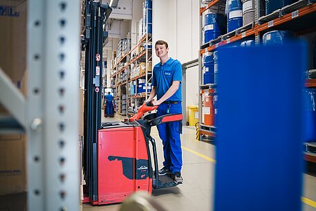 FACHKRAFT FÜR LAGERLOGISTIK (w/m/d)
